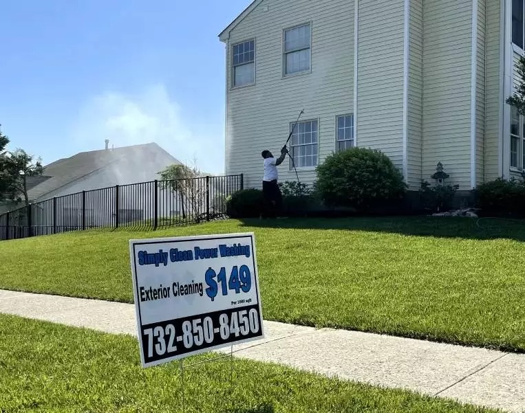 SIMPLY CLEAN POWER WASHING PLUS - Gallery 1